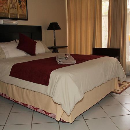 Rustenburg Guesthouse Экстерьер фото