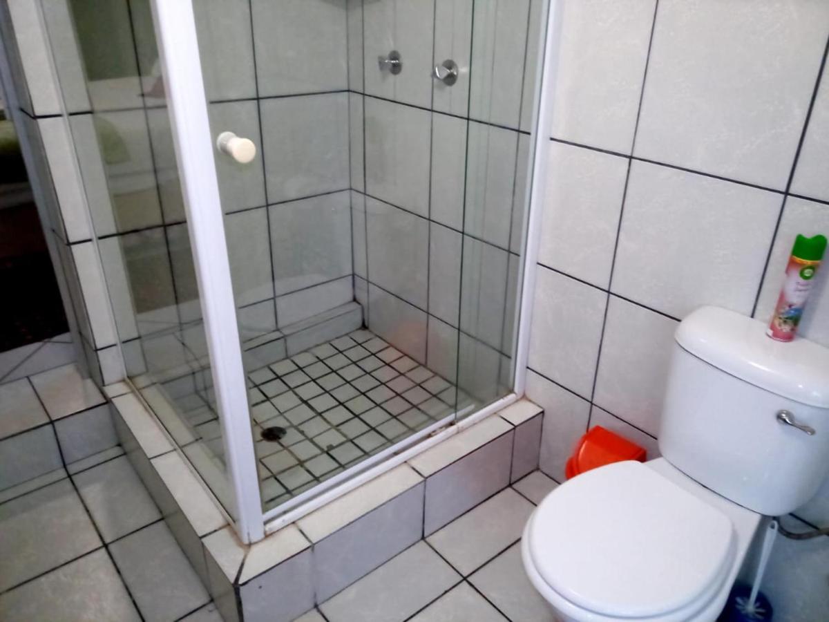 Rustenburg Guesthouse Экстерьер фото