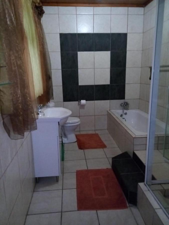 Rustenburg Guesthouse Экстерьер фото