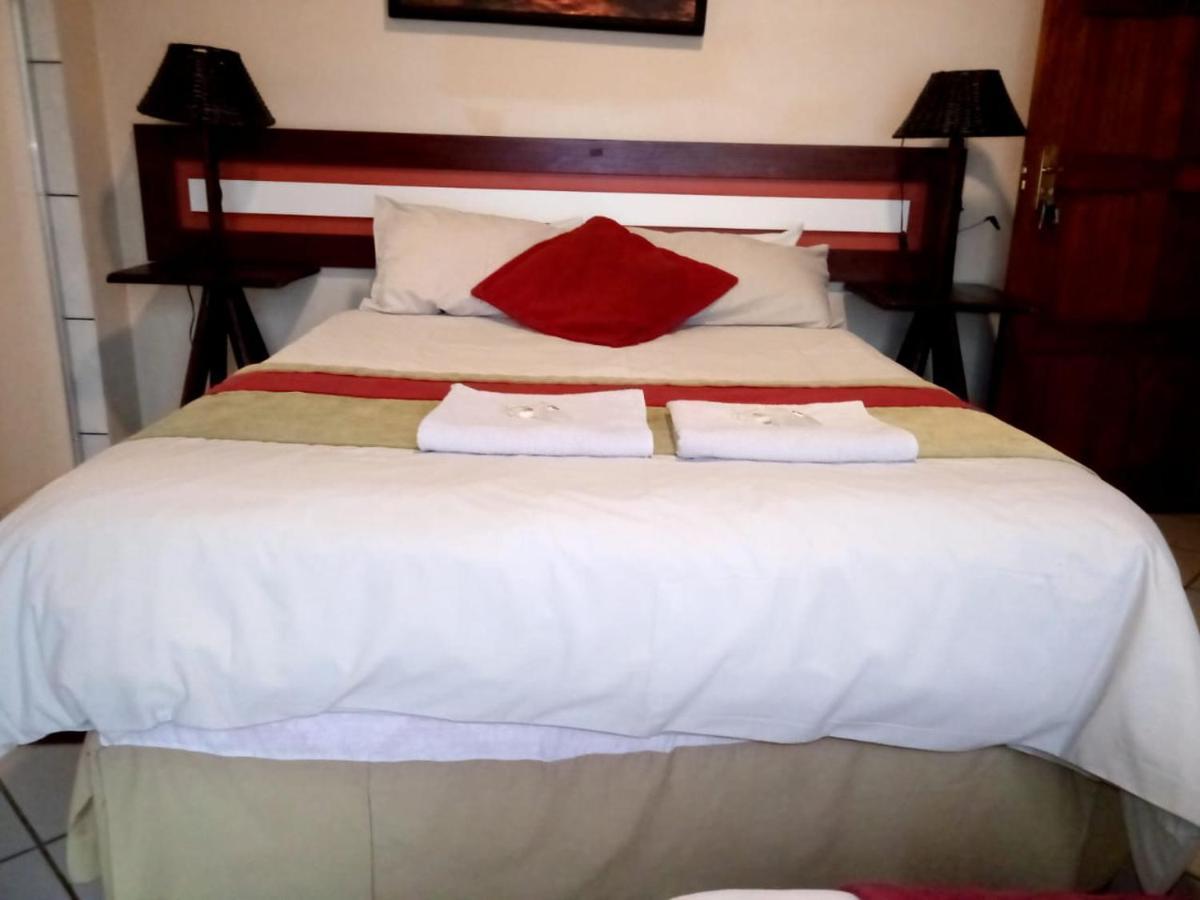 Rustenburg Guesthouse Экстерьер фото