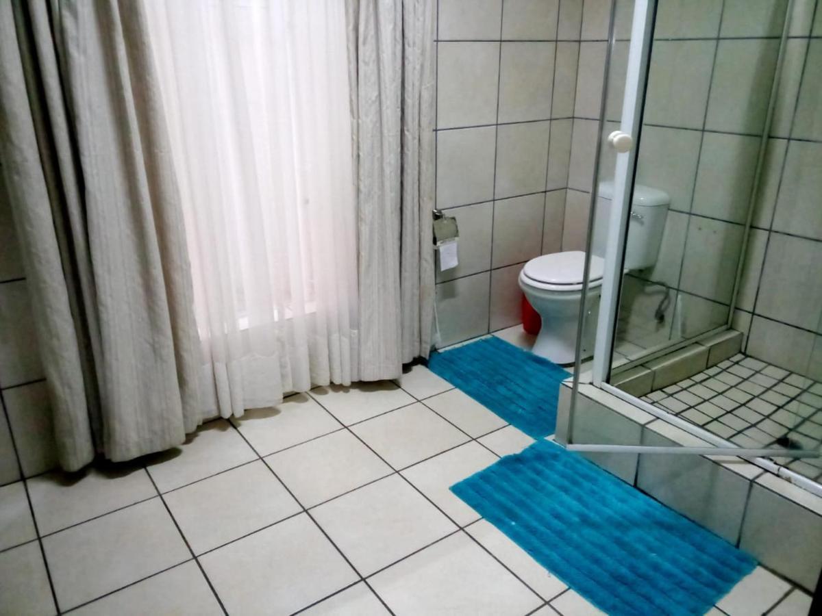 Rustenburg Guesthouse Экстерьер фото