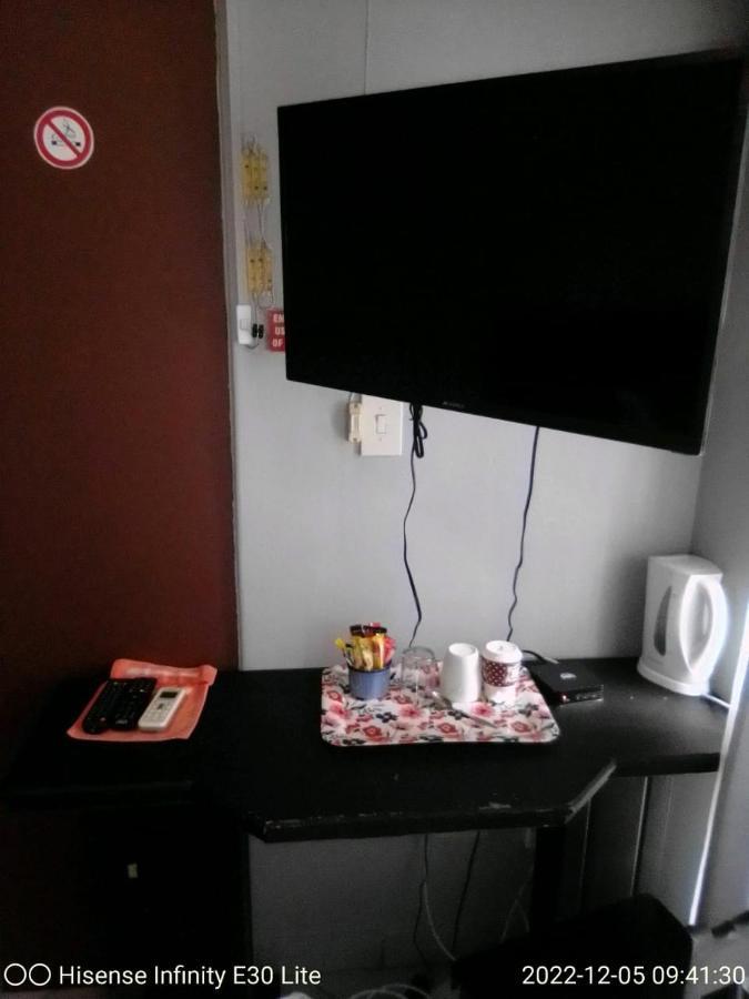Rustenburg Guesthouse Экстерьер фото