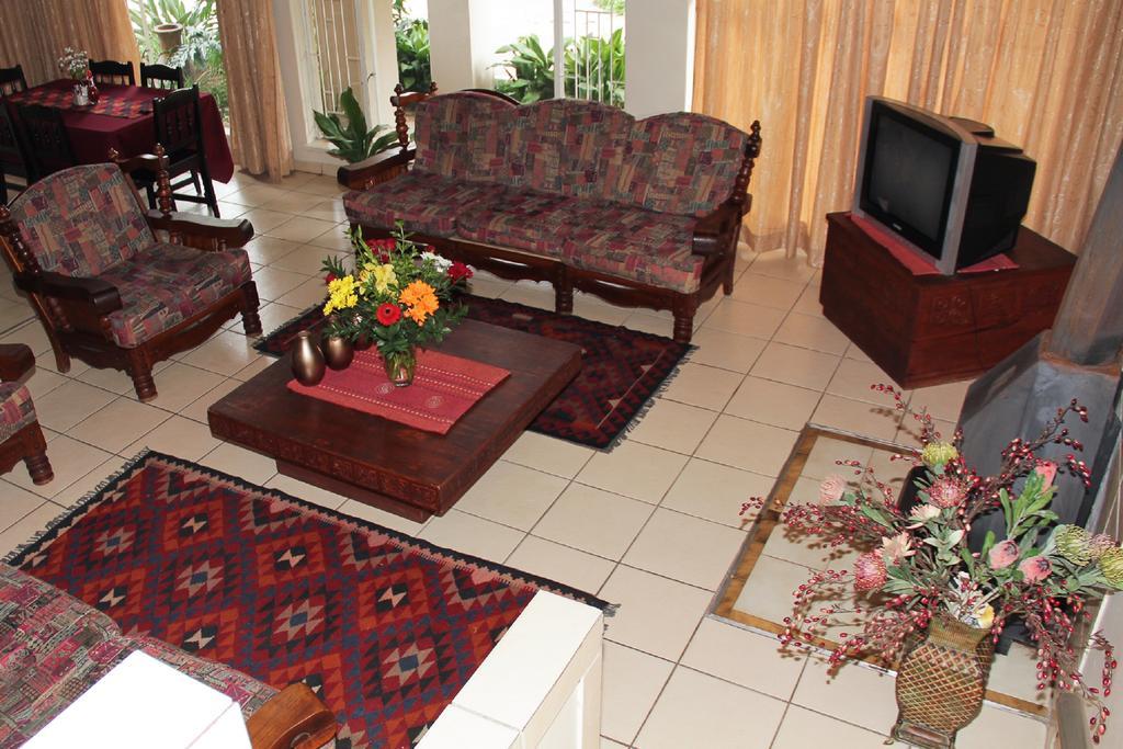 Rustenburg Guesthouse Экстерьер фото