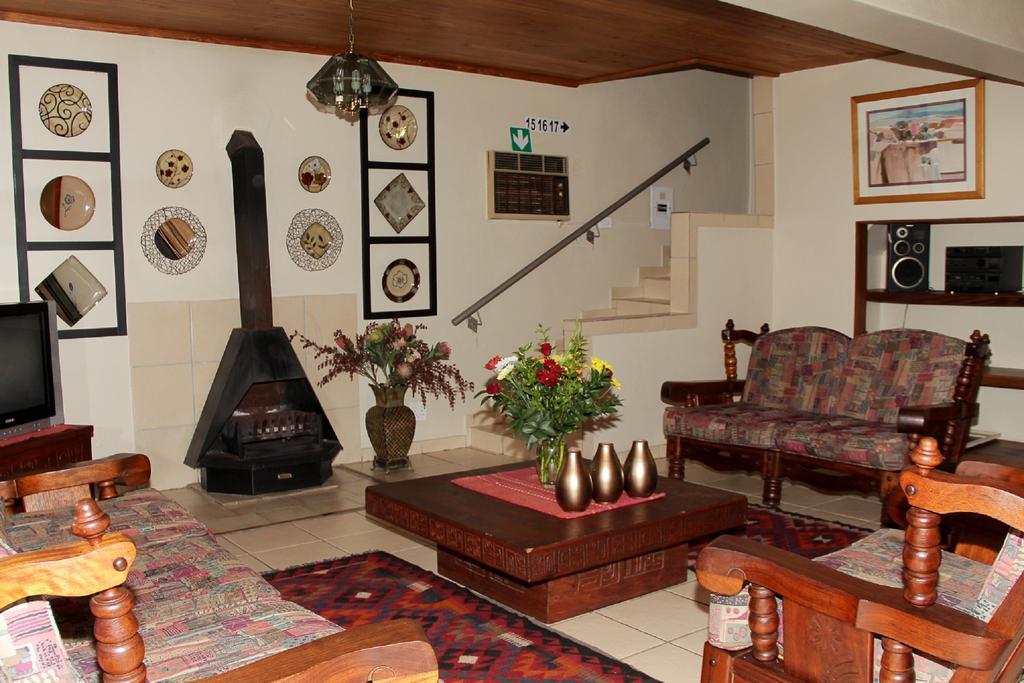 Rustenburg Guesthouse Экстерьер фото