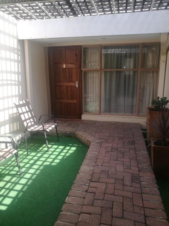 Rustenburg Guesthouse Экстерьер фото
