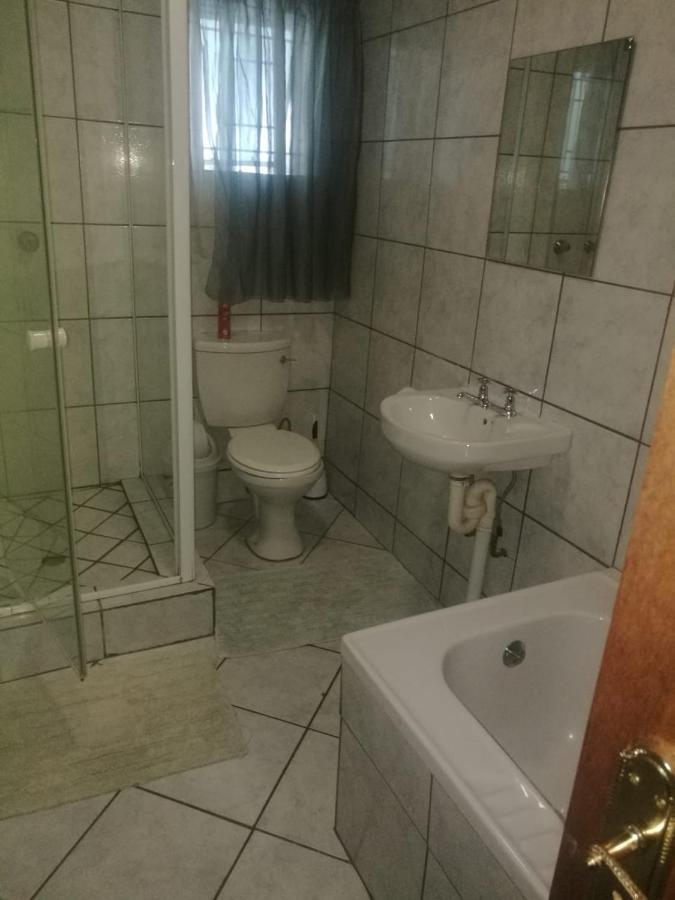 Rustenburg Guesthouse Экстерьер фото