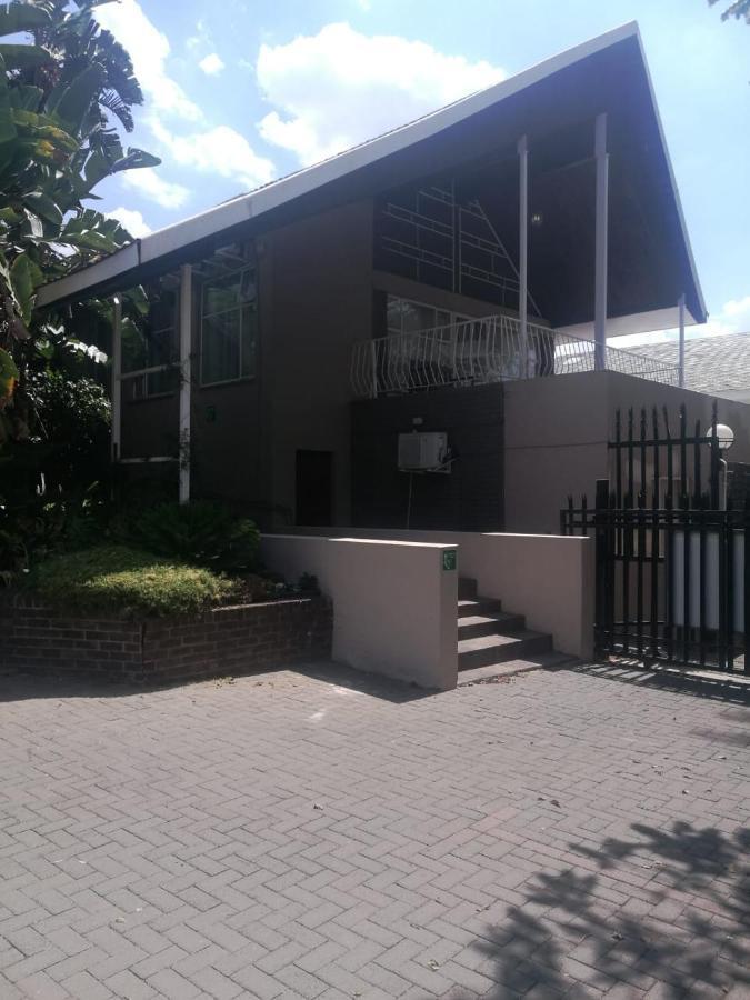 Rustenburg Guesthouse Экстерьер фото