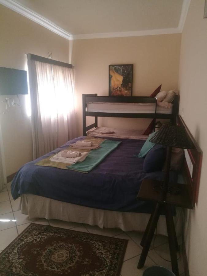 Rustenburg Guesthouse Экстерьер фото